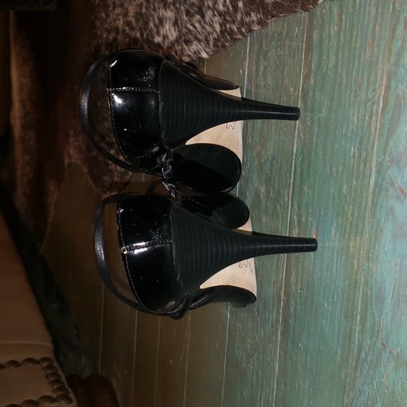 Sexy black patent leather heels size 8 by Studios 9 new - comes in original box - Picture 3 of 9